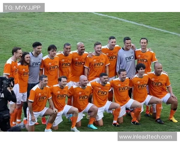 足球明星齐聚一堂共庆盛典展现团结与激情的精彩瞬间